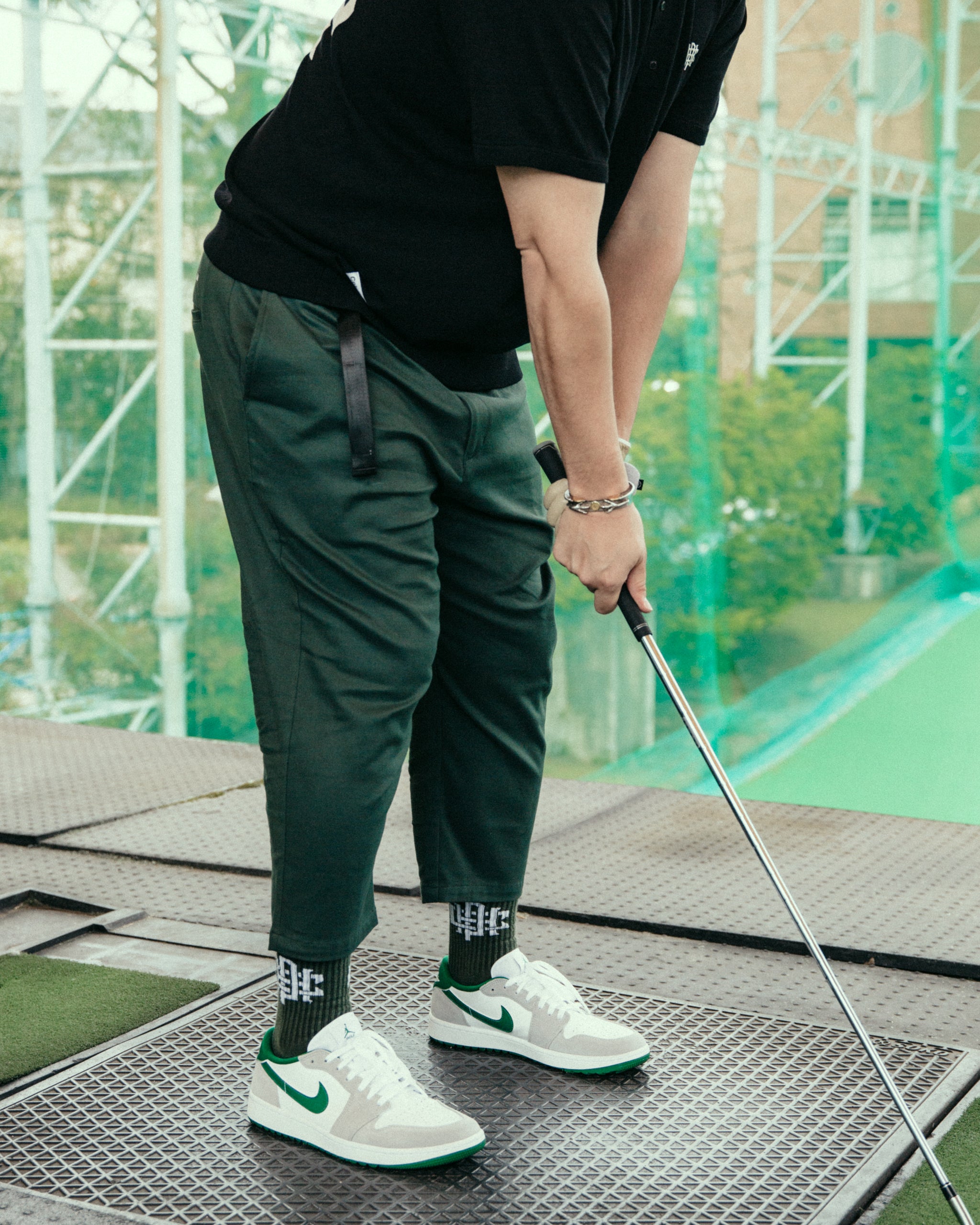 パンツ ADJUSTABLE CROPPED CHINO PANTS - BLACK ADJUSTABLE CROPPED CHINO PANTS - BLACK – Mid 90s Club