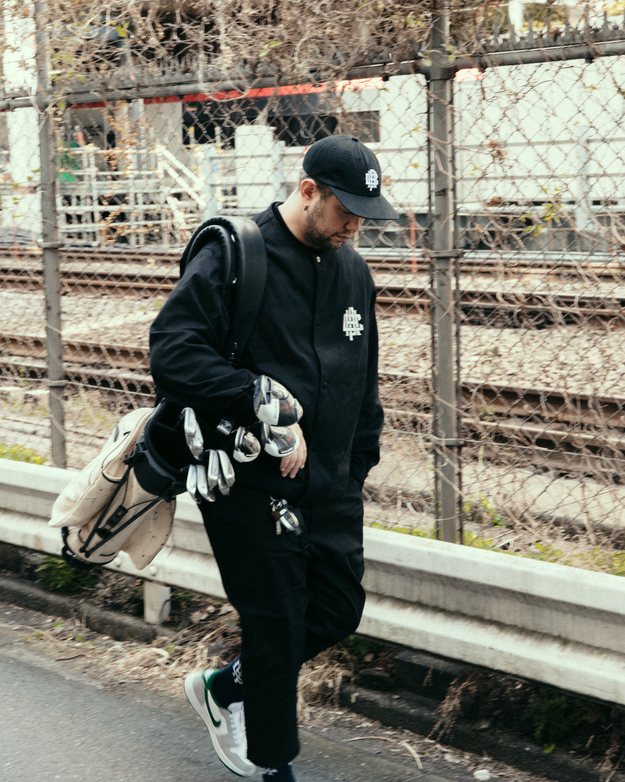 パンツ ADJUSTABLE CROPPED CHINO PANTS - BLACK ADJUSTABLE CROPPED CHINO PANTS - BLACK – Mid 90s Club