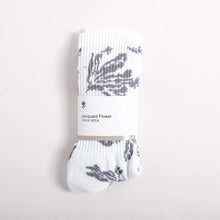 画像をギャラリービューアに読み込む, Jacquard Flower Crew Sock - White
