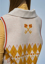 画像をギャラリービューアに読み込む, Logo &amp; Argyle Knit Vest - Beige
